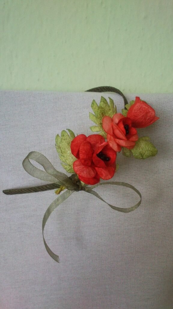 Koza Çiçekler ile Taç Süsleme