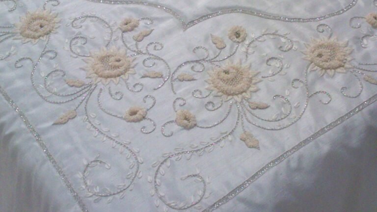 BUSMEK Kurdele İşi Yatak Örtüsü