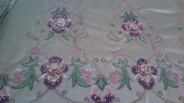 Kurdele Nakışı Yatak Örtüsü