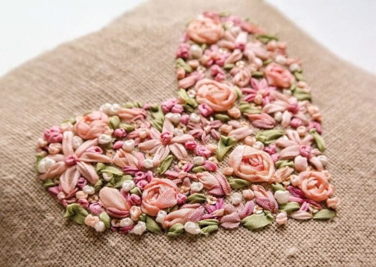 Kurdele Nakışı Kalpli Pano