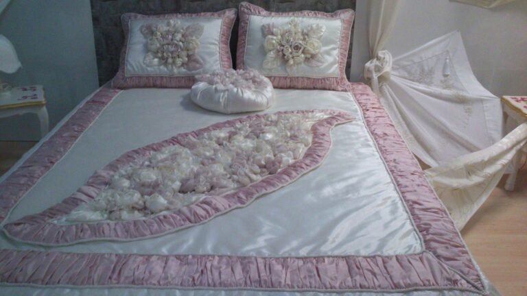 BUSMEK Sergisi Pembe Yatak Örtüsü