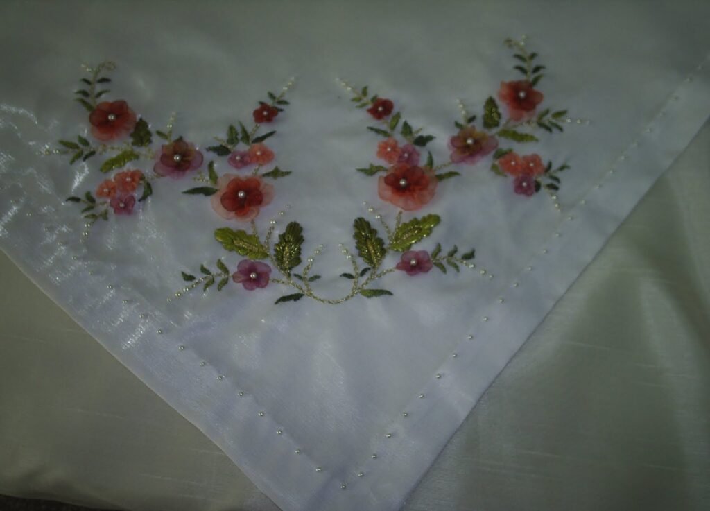 Kurdele Nakışı Masa Örtüsü