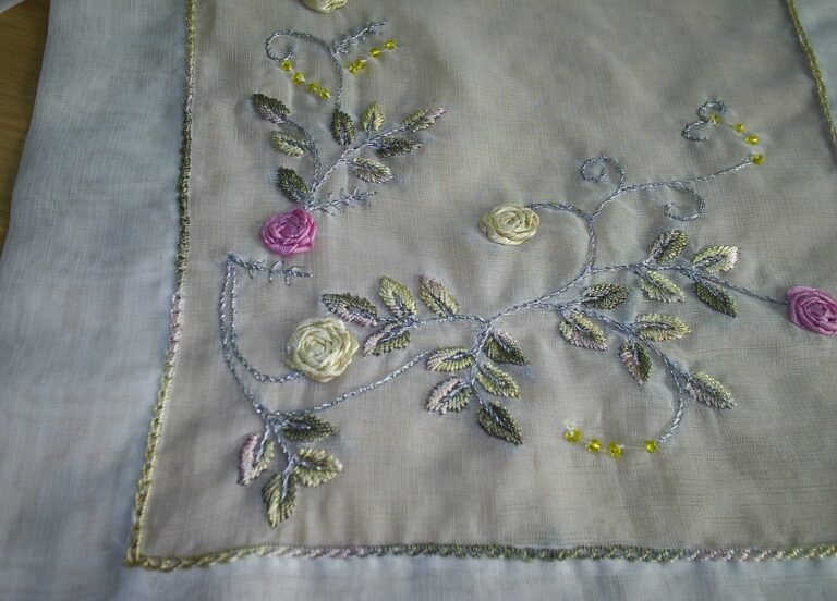 Kurdele nakışı salon takımı