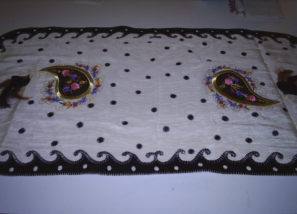 Deri ve Nakış Süslemeli Ranır