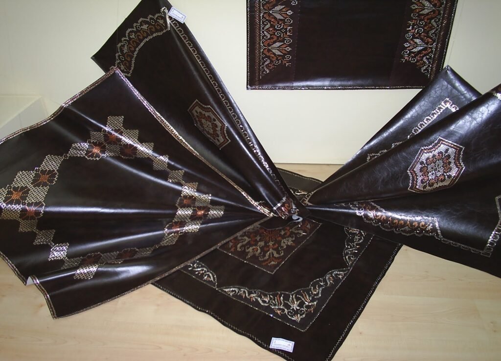 BUSMEK deri ve telkırma salon takımları