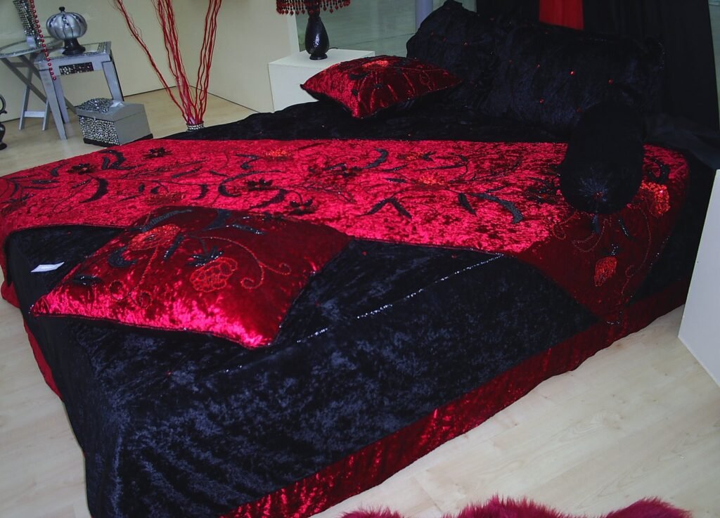 BUSMEK Kırmızı Siyah Yatak Örtüsü