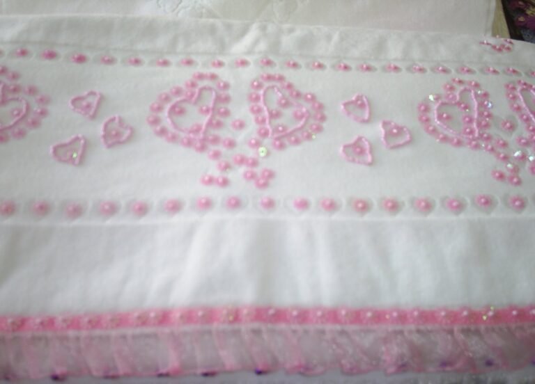 Renkli Pul ve Boncuklarla Havlu Kenarı İşleme