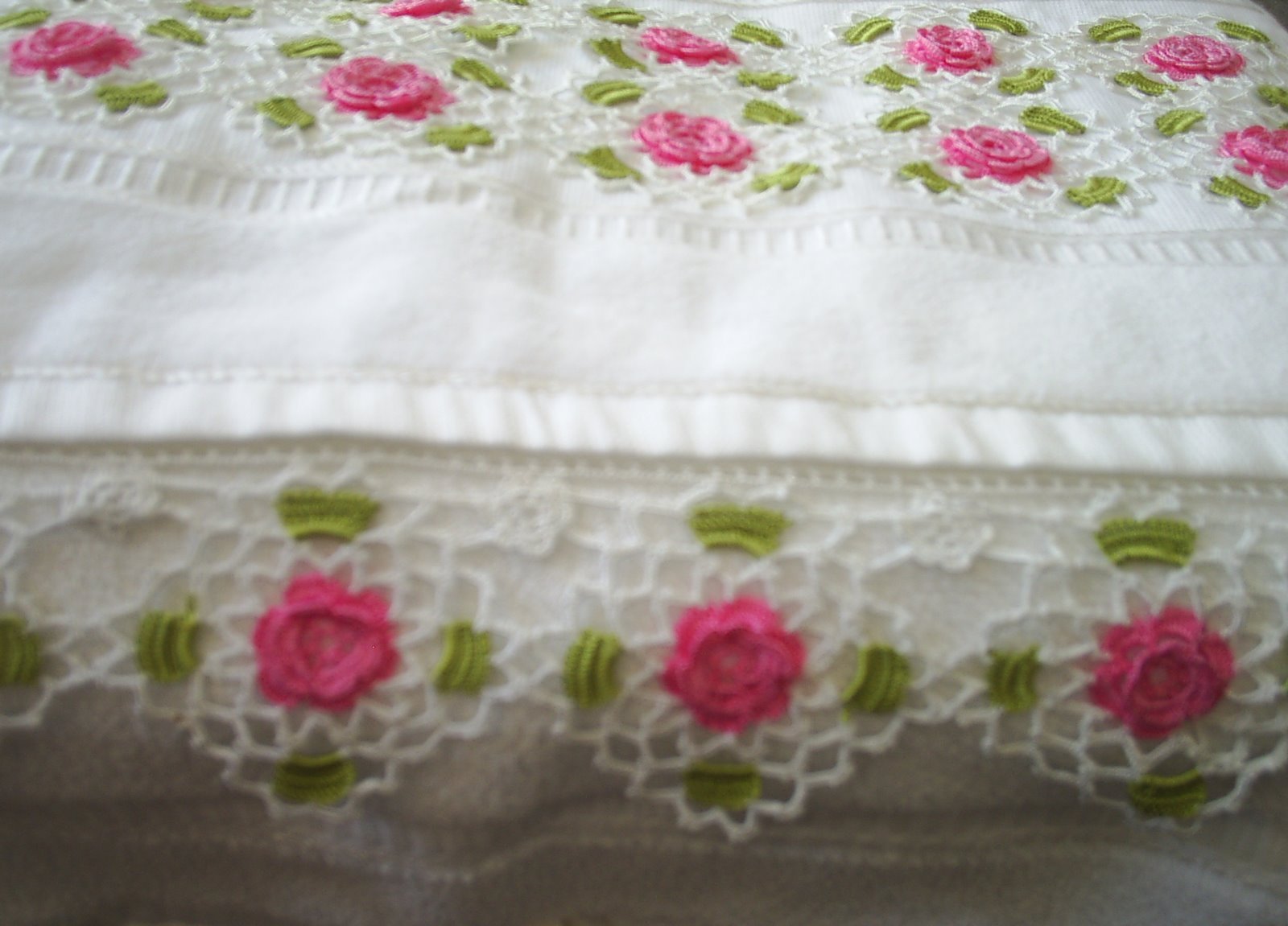 Renkli Bohça ve Havlu Kenarı